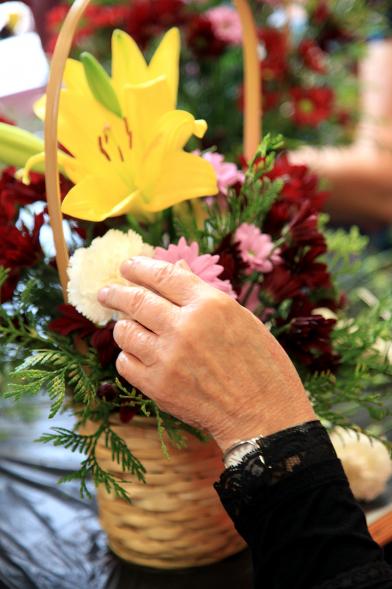 Semana del Mayor 2016 - Taller Floral - Primer plano de uno de los trabajos florales.