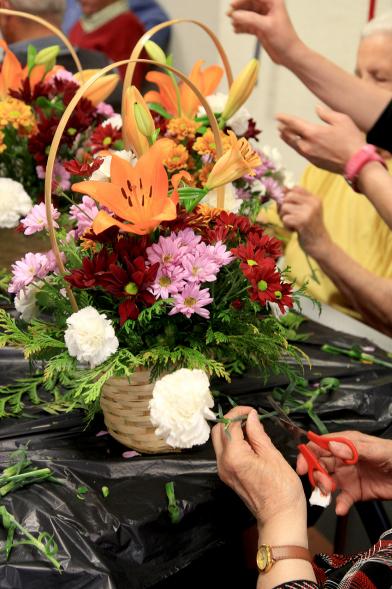 Semana del Mayor 2016 - Taller Floral - Primer plano de uno de los trabajos florales.
