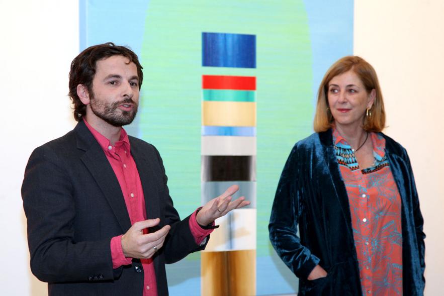 Alejandro Botubol, artista, Belén Poole, directora del Centro de Artes 