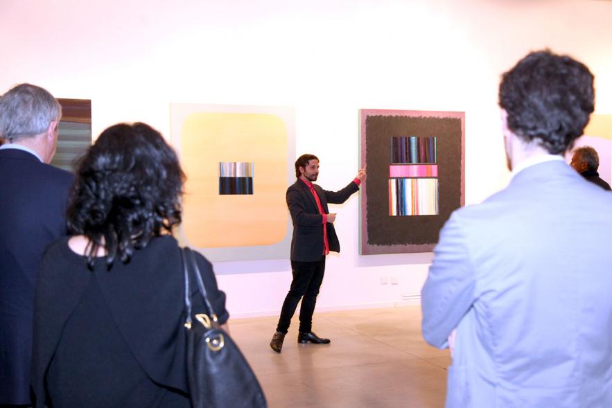 Alejandro Botubol, artista y asistentes. 