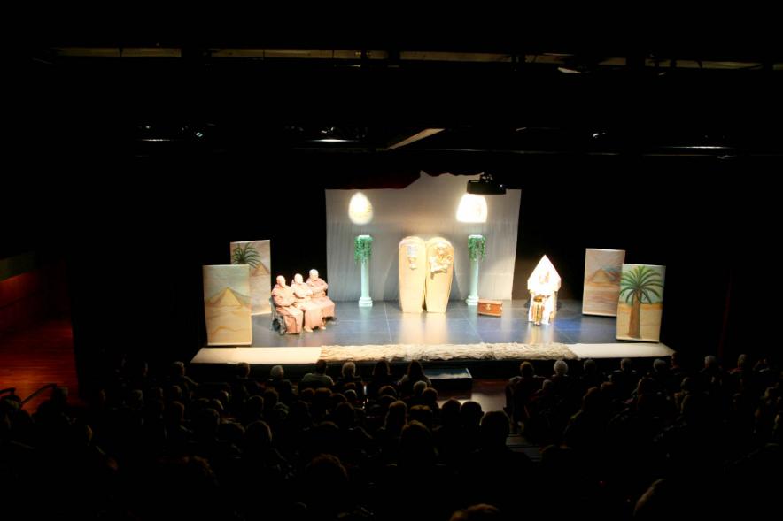 Vista general de la obra de teatro. 