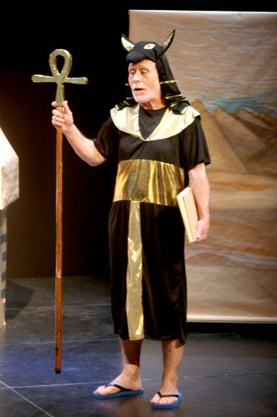 Actor en la Obra: Momias en tránsito. 
