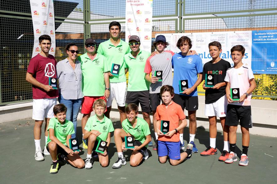 Concejal Cristina Martínez, autoridades y jugadores premiados. Torneo Benéfico CRIS contra el Cáncer – 2019