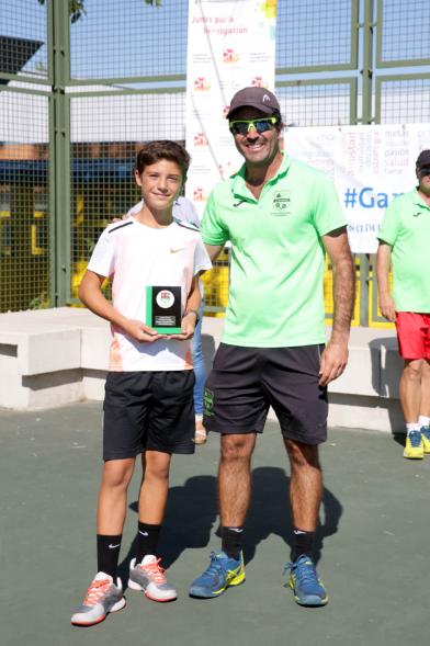 Autoridades y jugador premiado. Torneo Benéfico CRIS contra el Cáncer – 2019