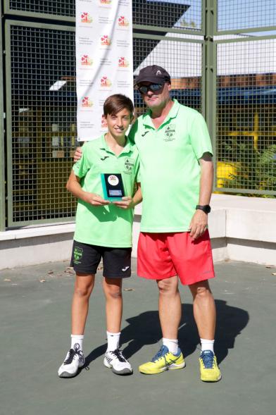 Autoridades del club y jugadores premiados. Torneo Benéfico CRIS contra el Cáncer – 2019