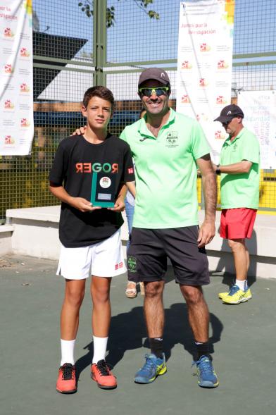Autoridades del club y jugadores premiados. Torneo Benéfico CRIS contra el Cáncer – 2019
