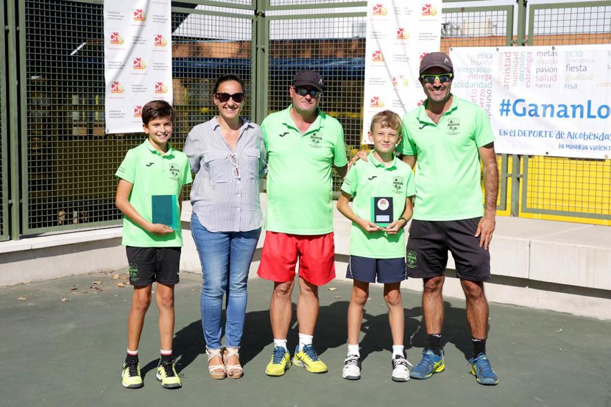 Concejal Cristina Martínez, autoridades y jugadores premiados.Torneo Benéfico CRIS contra el Cáncer - 2019