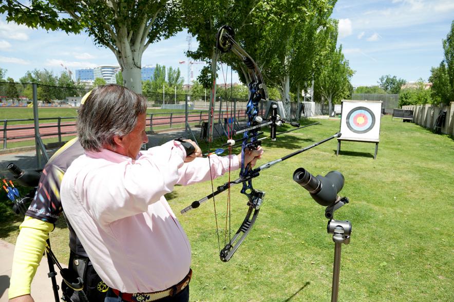 Alcalde García de Vinuesa Lanzando con arco