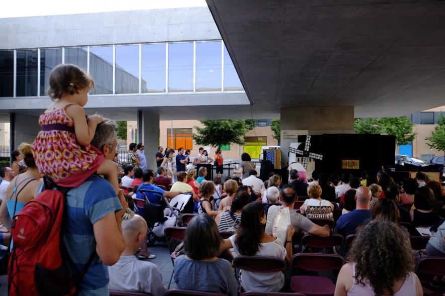 Evento visto desde detrás del público