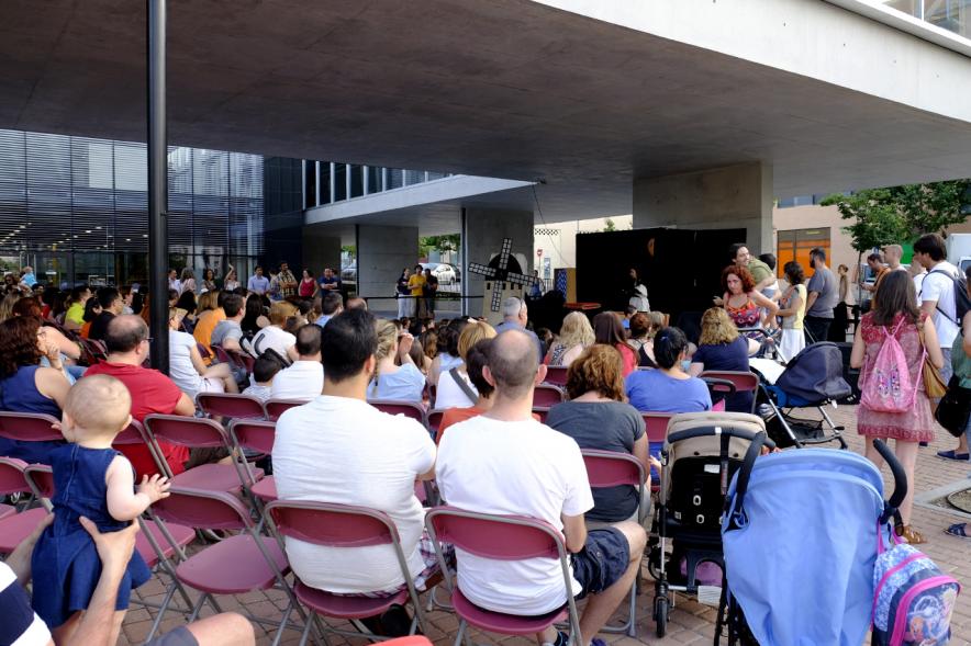 Evento visto desde detrás del público