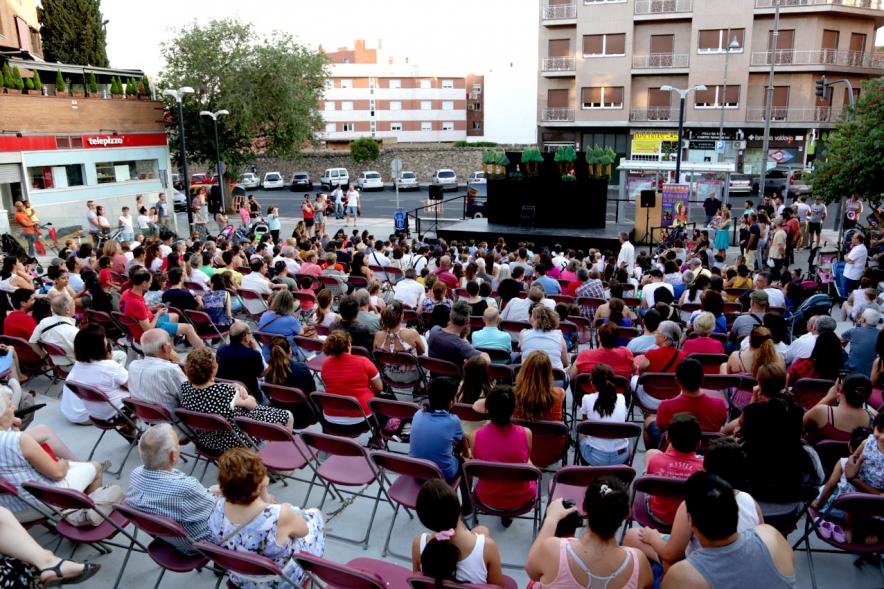 Asistentes. Títeres en la Plaza de la Artesanía