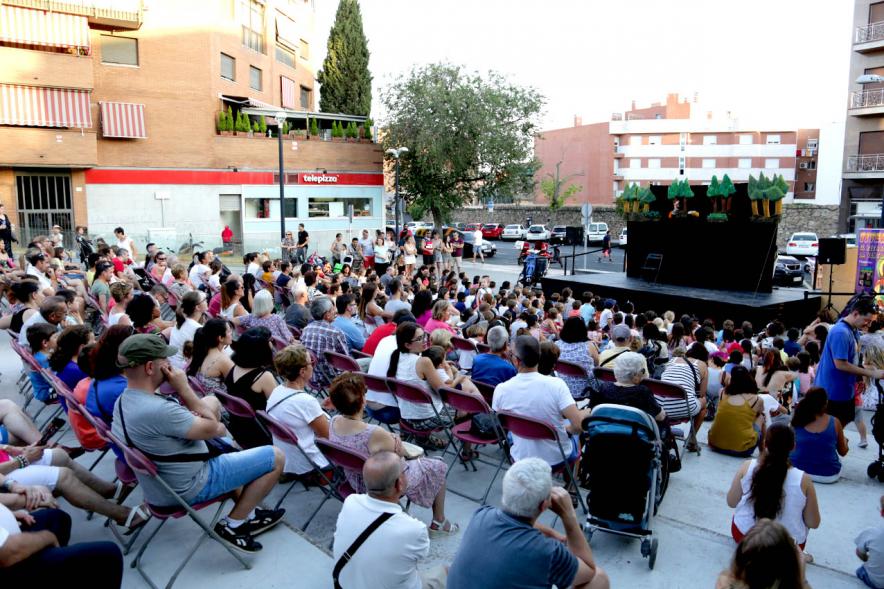 Asistentes. Títeres en la Plaza de la Artesanía