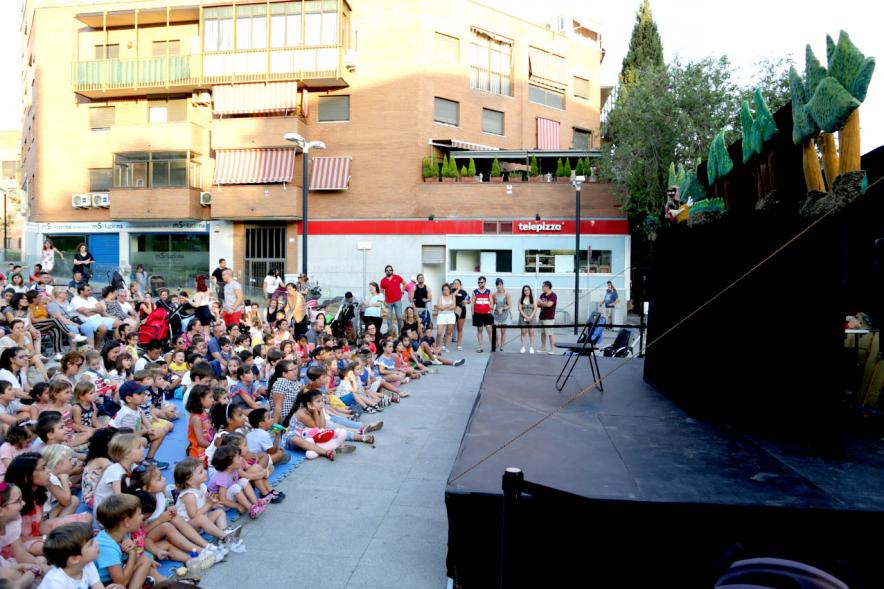 Asistentes. Títeres en la Plaza de la Artesanía
