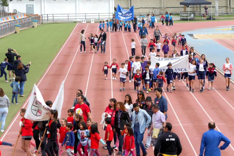 Torneo Intercentros 2018 - Imagen del desfile de los diferentes equipos que participan en el torneo.