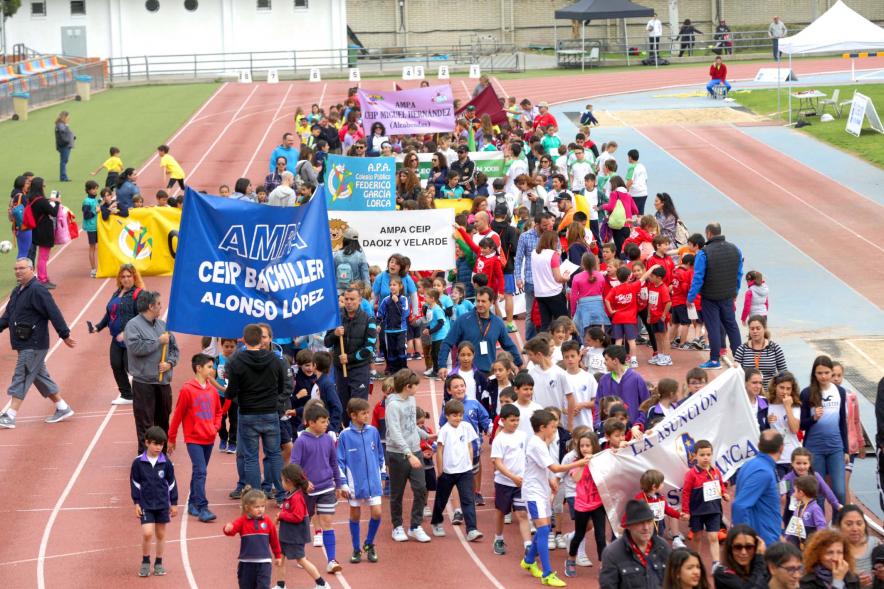 Torneo Intercentros 2018 - Imagen del desfile de los diferentes equipos que participan en el torneo.