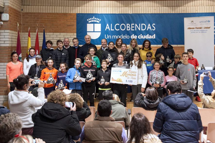 Torneo de Tenis La Menina 2017 - Posado de todos los participantes con sus premios.