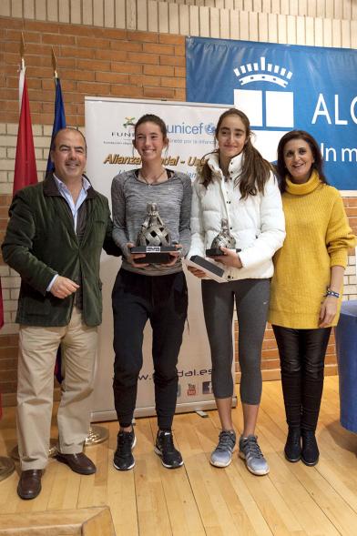 Torneo de Tenis La Menina 2017 - Las autoridades  con dos ganadoras.