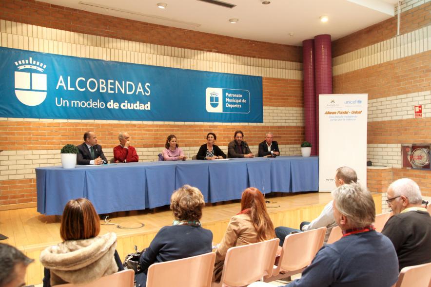 Presentación del Torneo de Tenis La Menina 2017 - Imagen de la mesa de autoridades y asistentes al acto.