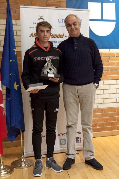 Torneo de Tenis La Menina 2017 - El concejal con un ganador.