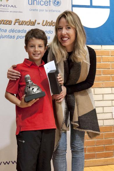 Torneo de Tenis La Menina 2017 - La concejal  con un ganador.