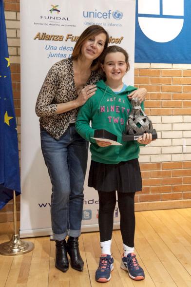 Torneo de Tenis La Menina 2017 - La concejal  con una ganadora.