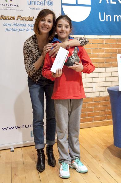 Torneo de Tenis La Menina 2017 - La concejal  con una ganadora.