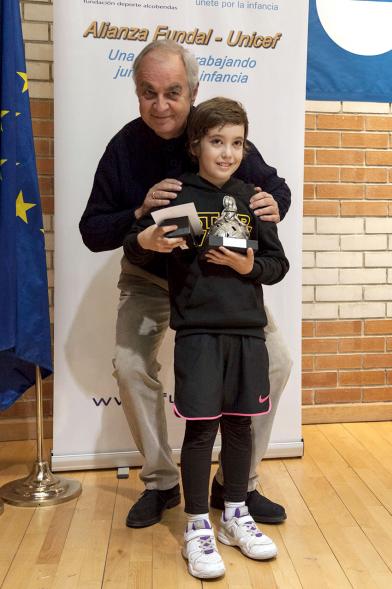 Torneo de Tenis La Menina 2017 - El concejal con un ganador.