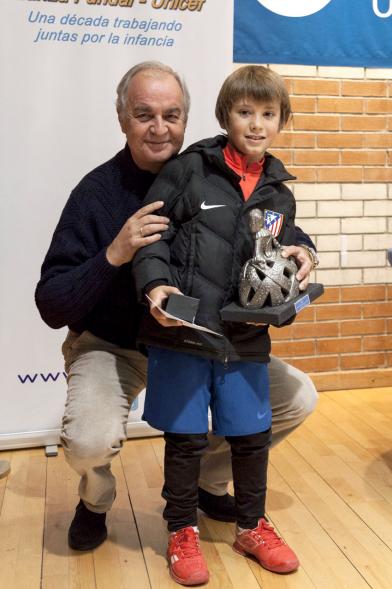 Torneo de Tenis La Menina 2017 - El concejal con un ganador.