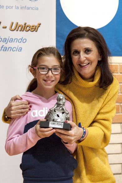 Torneo de Tenis La Menina 2017 - La concejal  con una ganadora.