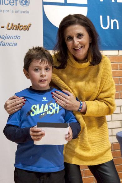 Torneo de Tenis La Menina 2017 - La concejal  con un ganador.