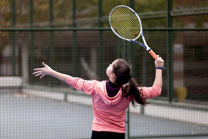 Torneo de Tenis La Menina 2017 - Torneo de Tenis La Menina 2017 - Saque de una jugadora.
