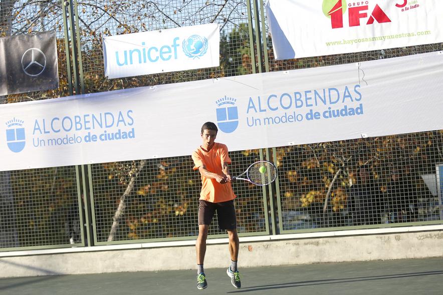 Entrega de Trofeos Torneo de Tenis La Menina 2018 - Imagen en movimiento de un joven tenista.