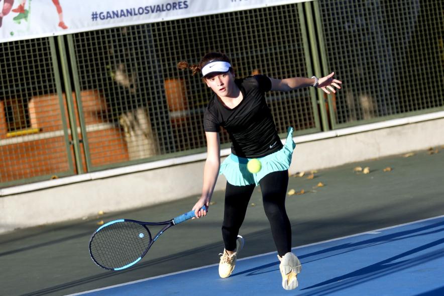Entrega de Trofeos Torneo de Tenis La Menina 2018 -  Imagen en movimiento de una joven tenista. 