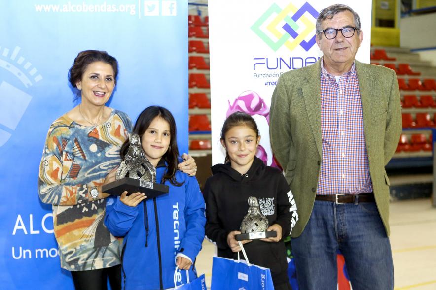 Entrega de Trofeos Torneo de Tenis La Menina 2018 - Posado de Mar Rodríguez, concejal de deportes, los ganadores y  el responsable de Fundal.    