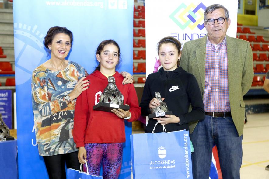 Entrega de Trofeos Torneo de Tenis La Menina 2018 - Posado de Mar Rodríguez, concejal de deportes, los ganadores y  el responsable de Fundal. 
