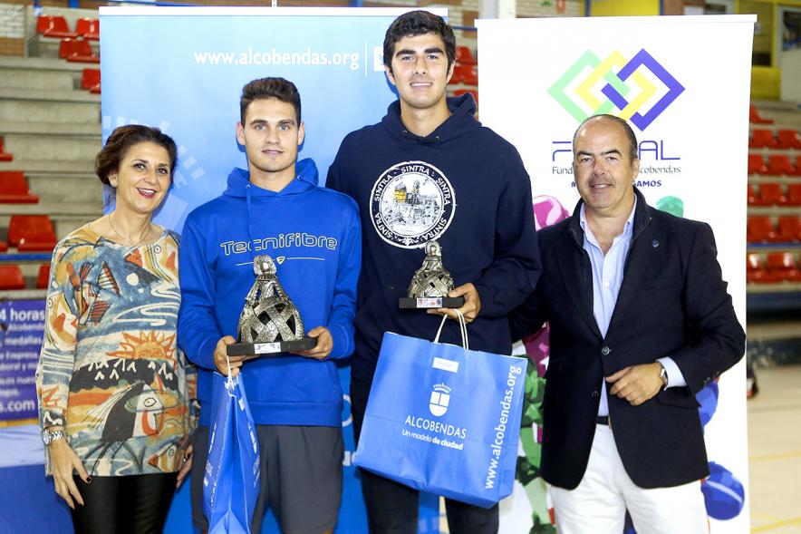 Entrega de Trofeos Torneo de Tenis La Menina 2018 -Posado de Mar Rodríguez, concejal de deportes, los ganadores y  el responsable de Fundal.    