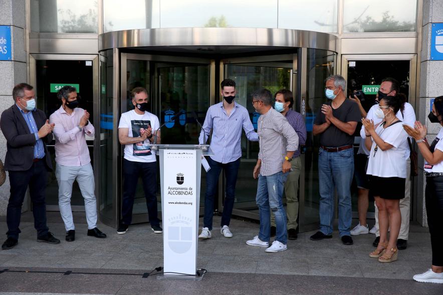  Manifestación a favor de Jesús Tortosa Jr - Imagen de Jesús Tortosa Jr con las autoridades.