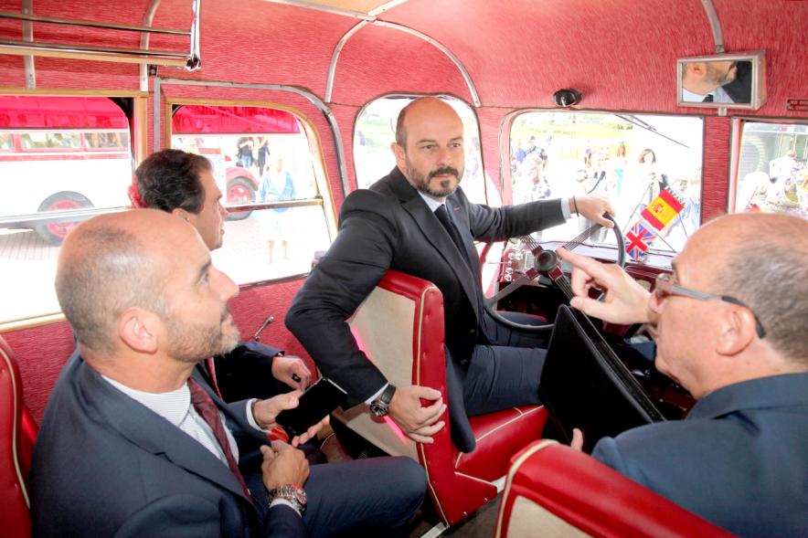 Miembros electos del ayuntamiento durante el acto