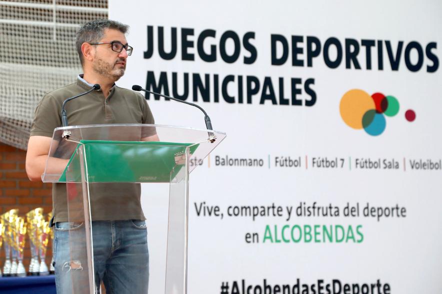 Entrega de Trofeos de Competiciones Locales - Primer plano del alcalde Sánchez Acera durante su discurso.