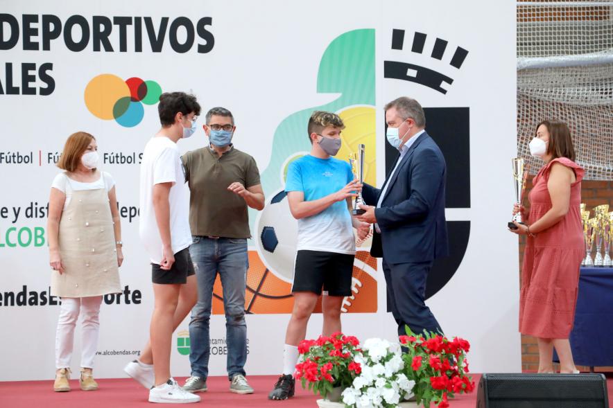 Entrega de Trofeos de Competiciones locales - Entrega de premios  a los deportistas infantiles, con la participación del alcalde Sánchez Acera.