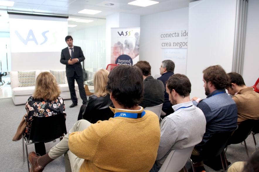 Inauguración Espacio Aceleración VASS - Charla a los asistentes.