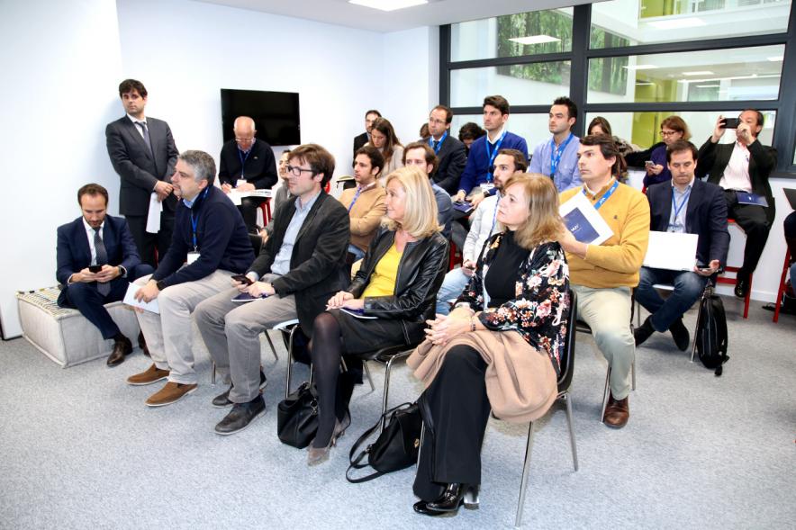 Inauguración Espacio Aceleración VASS - Imagen frontal de los asistentes.