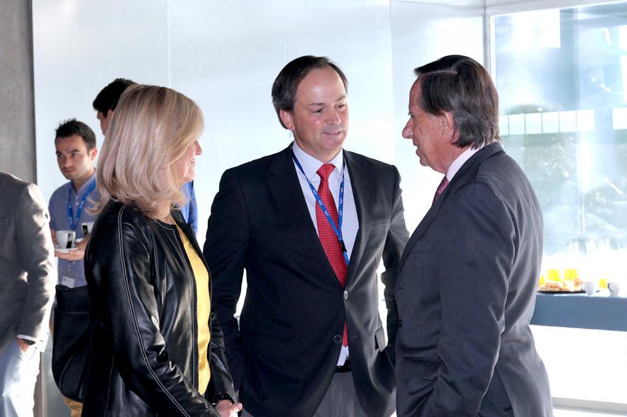 Inauguración Espacio Aceleración VASS - Las autoridades con el responsable.