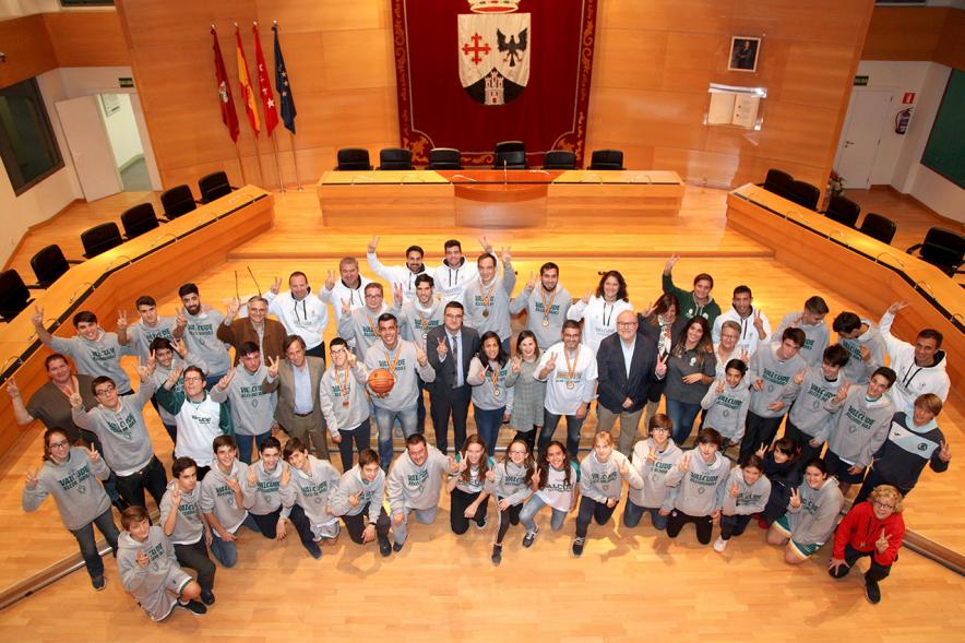 Equipo y Autoridades. Recepción del Equipo de Baloncesto Valcude por el Campeonato de España. 2019