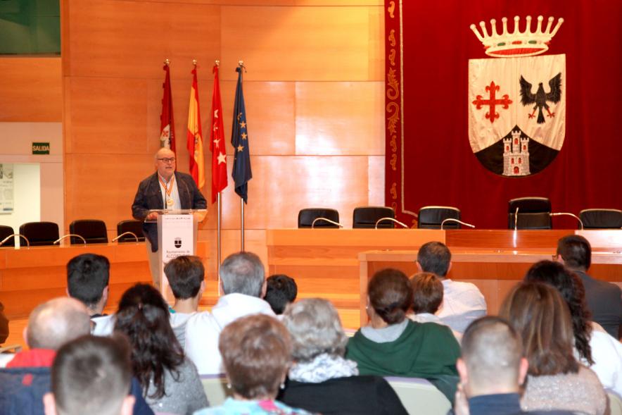 Presidente del Club Fernando Laura. participantes  Recepción del Equipo de Baloncesto Valcude por el Campeonato de España. 2019
