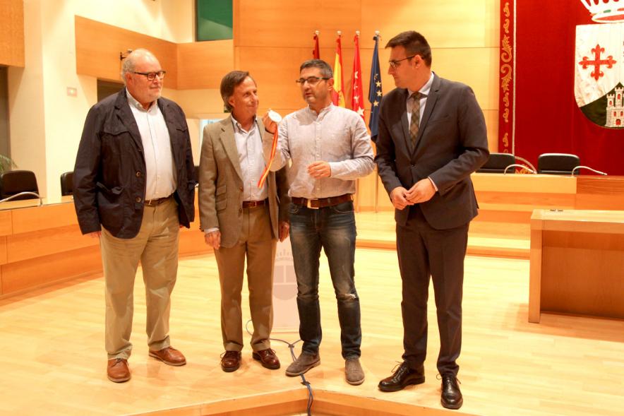 Alcalde Ignacio Garcia de Vinuesa, Presidente del Club Fernando Laura, Concejales  Rafael Sanchez Maria Espin  y Miguel Angel Arranz y participantes  Recepción del Equipo de Baloncesto Valcude por el Campeonato de España. 2019