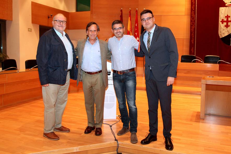 Alcalde Ignacio Garcia de Vinuesa, Presidente del Club Fernando Laura, Concejales Rafael Sanchez, Miguel Angel Arranz. Recepción del Equipo de Baloncesto Valcude por el Campeonato de España. 2019