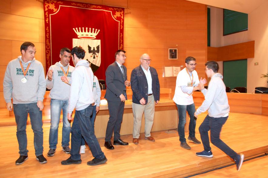 Presidente del Club Fernando Laura, Concejales  Rafael Sanchez , Miguel Angel Arranz y participantes  Recepción del Equipo de Baloncesto Valcude por el Campeonato de España. 2019
