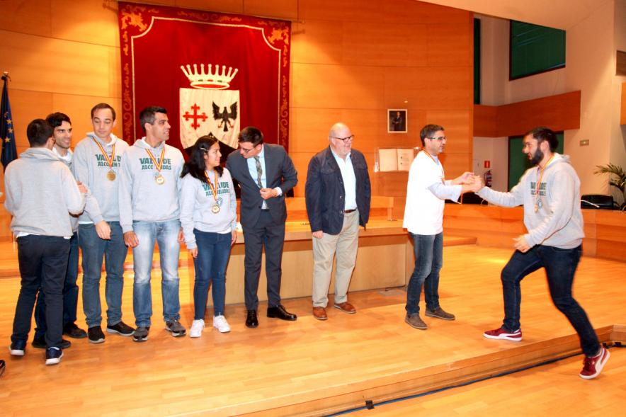 Presidente del Club Fernando Laura, Concejales  Rafael Sanchez , Miguel Angel Arranz y participantes  Recepción del Equipo de Baloncesto Valcude por el Campeonato de España. 2019