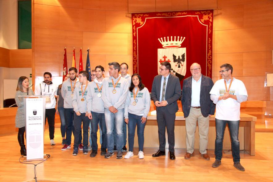 Presidente del Club Fernando Laura, Concejales  Rafael Sanchez, Maria Espin  y Miguel Angel Arranz y participantes  Recepción del Equipo de Baloncesto Valcude por el Campeonato de España. 2019